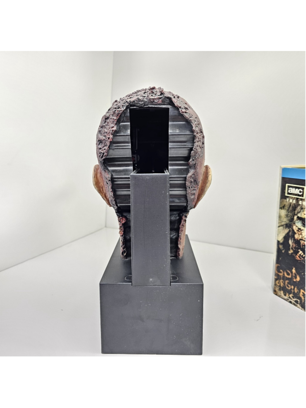 Walking Dead: Season 2 Blu-ray Set, Limited Edition Zombie Head Clean Disks! - Picture 4 of 15